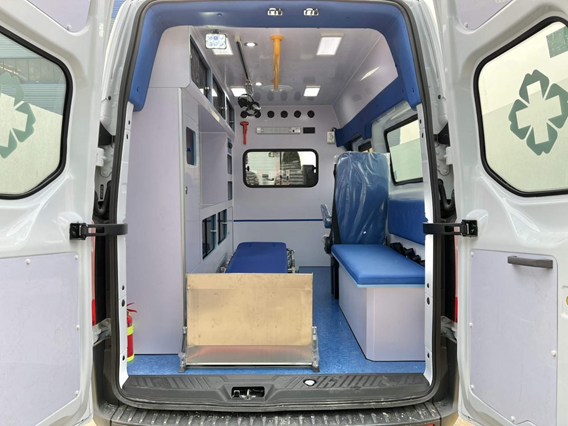 新全順中軸中頂汽油版自動(dòng)檔救護(hù)車(chē)