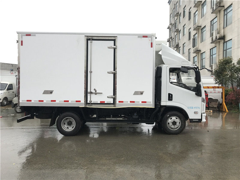 上汽躍進(jìn)C500自動(dòng)擋4.2米冷藏車(chē)