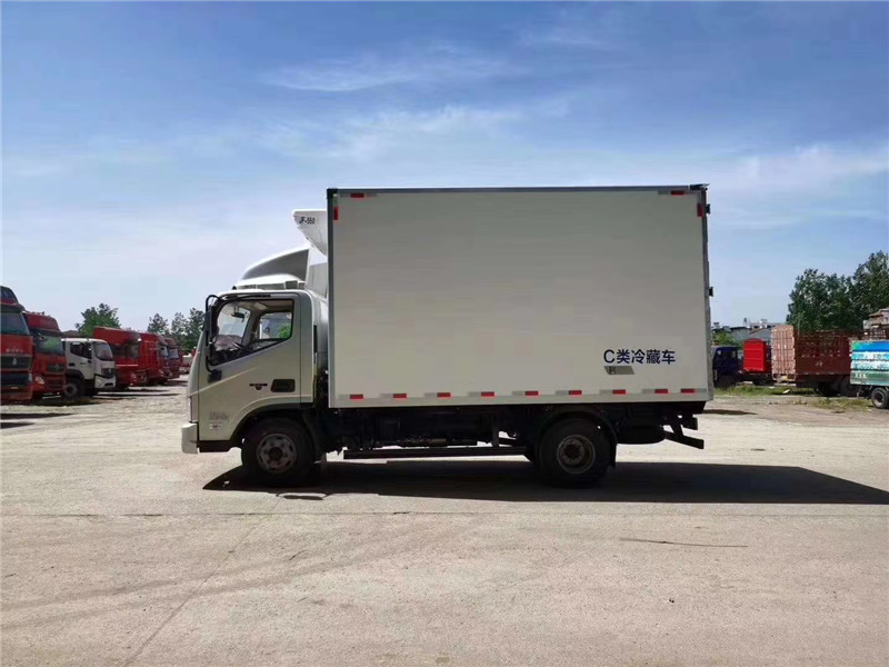 福田歐馬可藍(lán)牌冷藏車(chē)