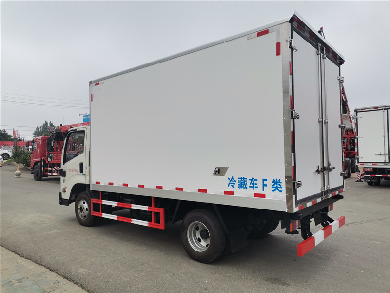 江鈴凱運4.2米肉鉤冷藏車