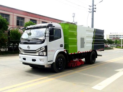 東風大多利卡掃路車
