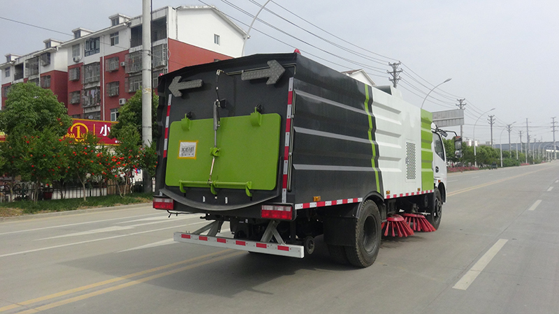 東風大多利卡掃路車