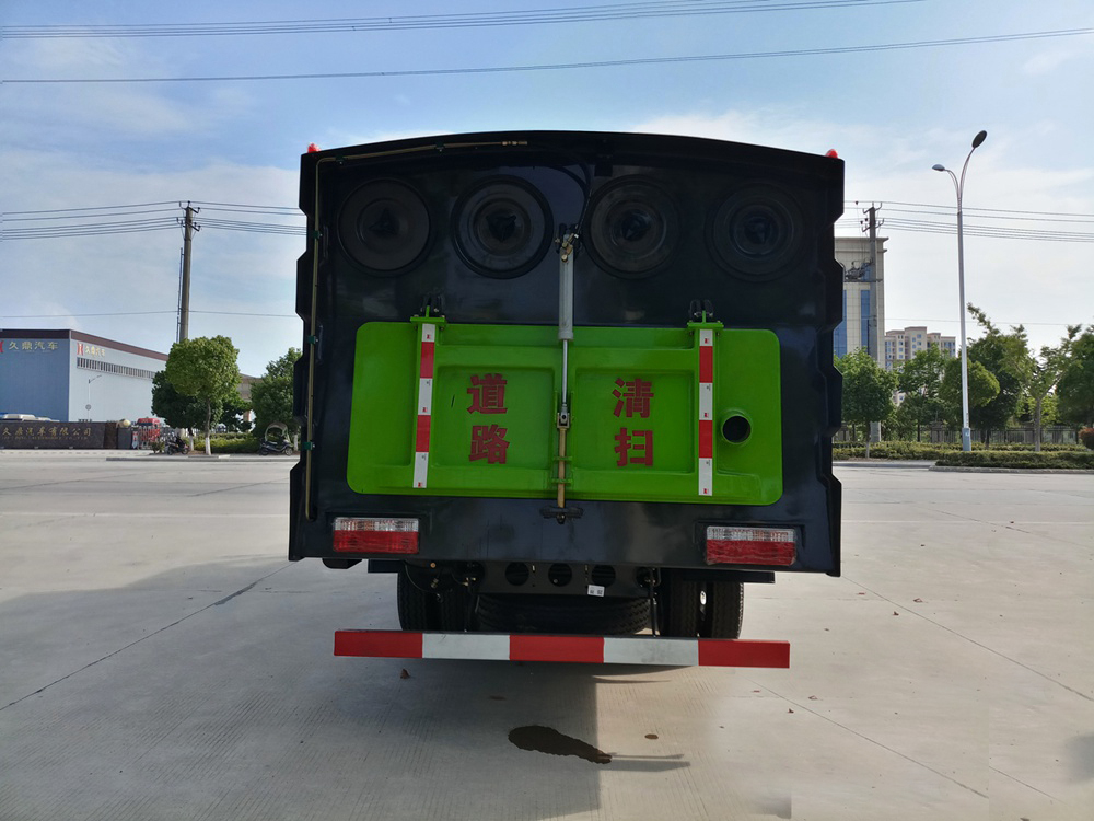 東風D6吸塵車1立方水/4立方塵