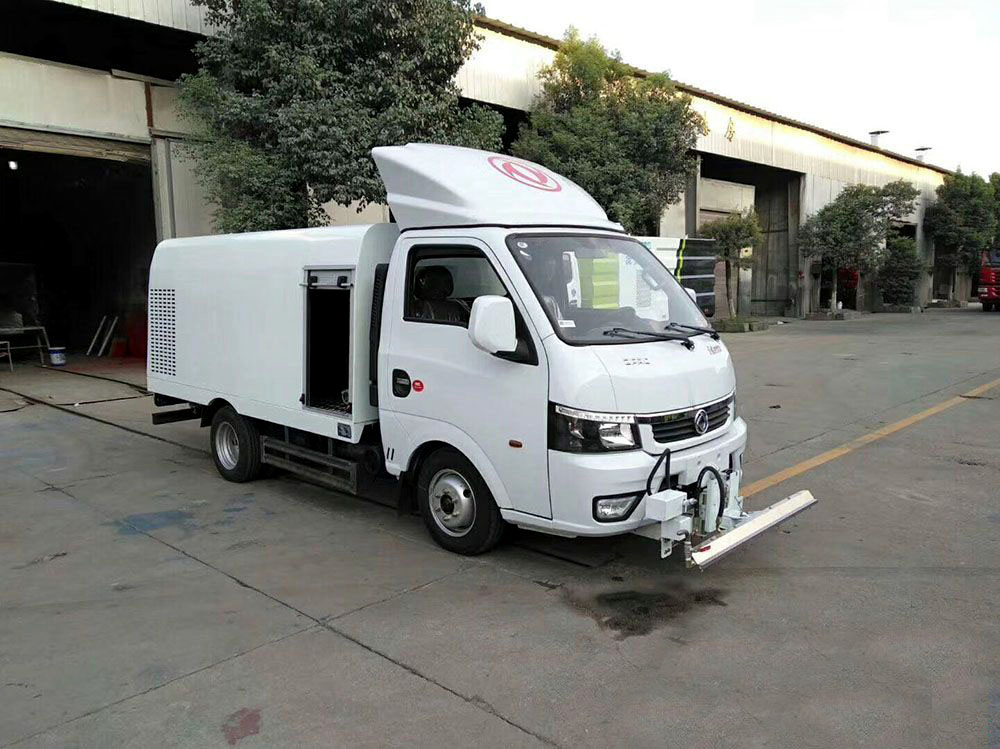 東風(fēng)途逸藍(lán)牌1.5立方路面清洗車