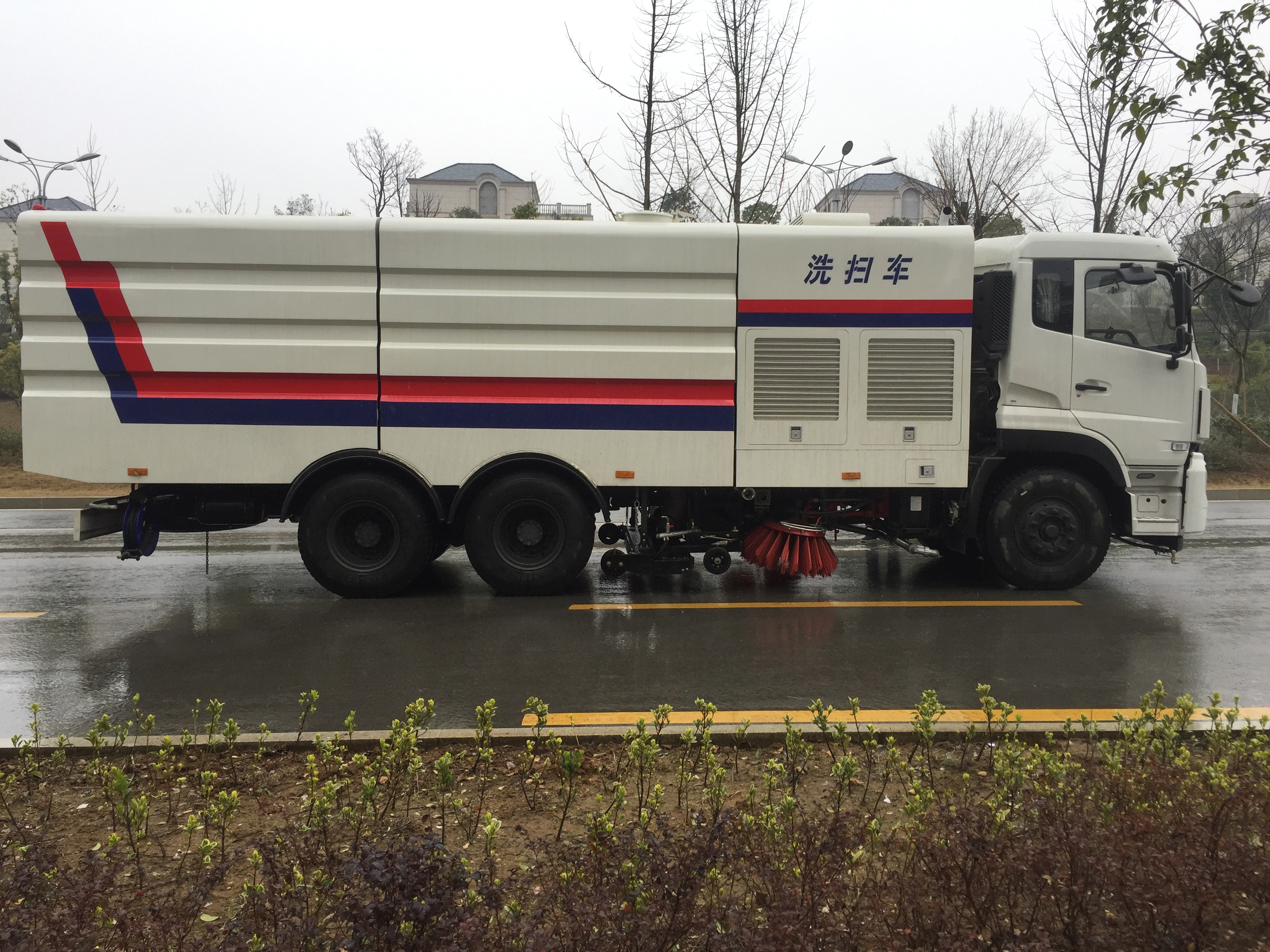 東風天龍洗掃車9立方塵箱/13立方水箱