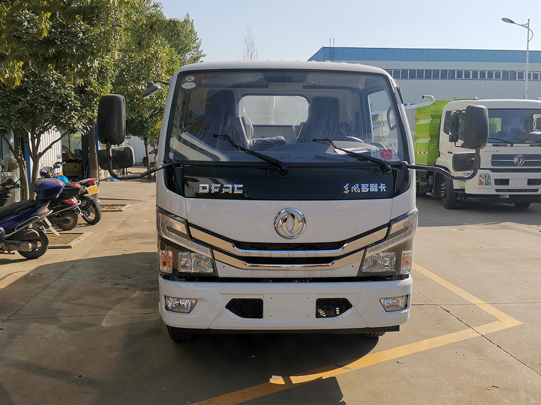 東風小多利卡5立方吸糞車