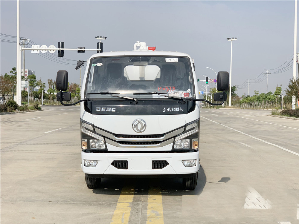 東風(fēng)D6/4.5立方吸污車