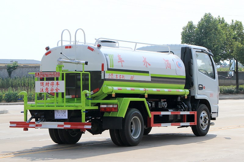 東風小多利卡5立方灑水車