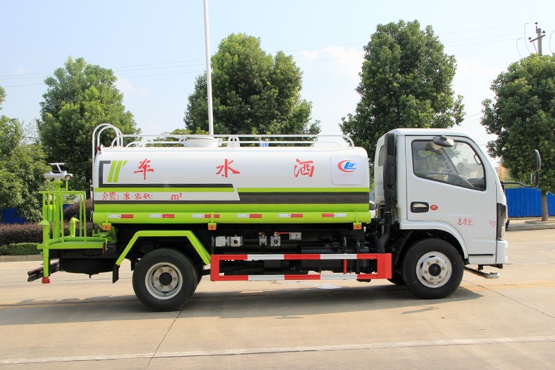 東風小多利卡5立方灑水車