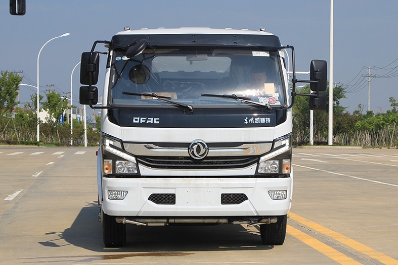 東風大多利卡9立方噴霧車