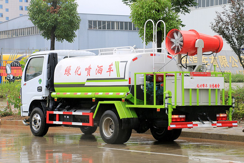東風小多利卡5立方抑塵霧炮噴灑車