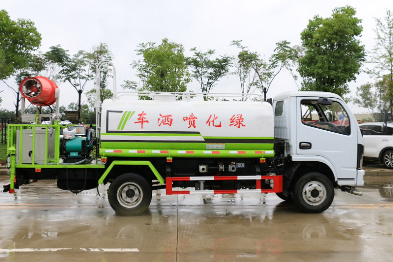 東風小多利卡5立方抑塵霧炮噴灑車