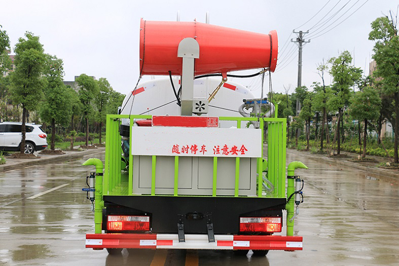 東風小多利卡5立方抑塵霧炮噴灑車