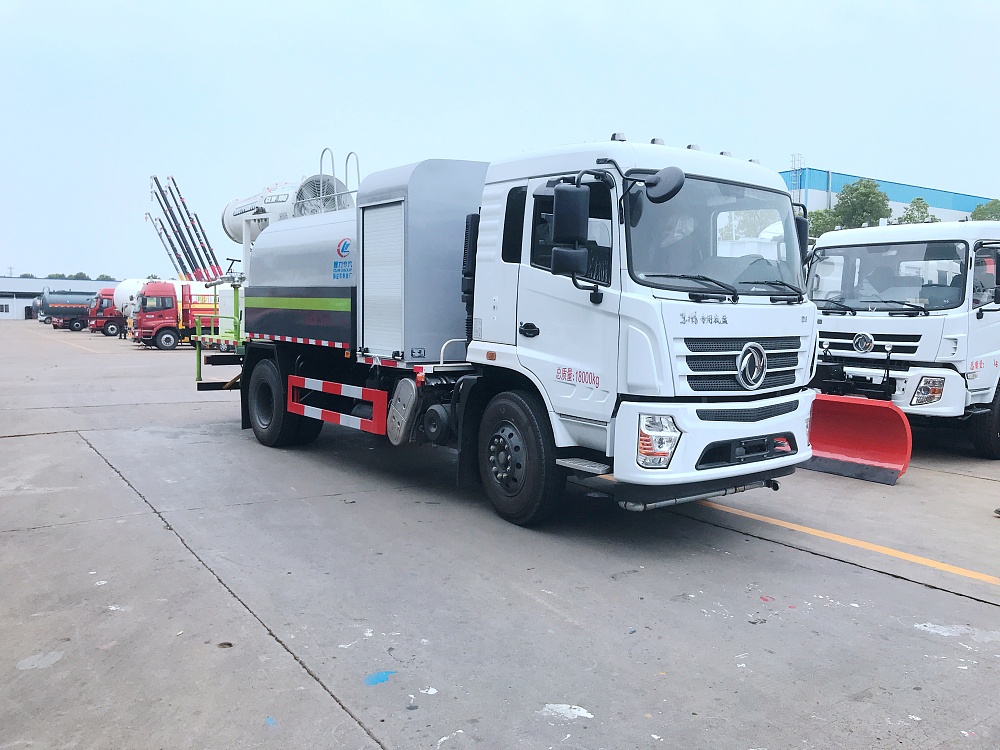 東風(fēng)專(zhuān)底抑塵噴霧車(chē)10立方/50-100米霧炮