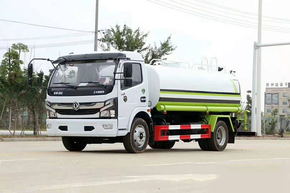 東風D7/9立方灑水車