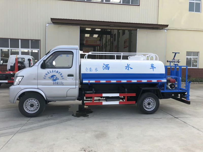 北汽昌河2立方藍(lán)牌汽油版灑水車(chē)