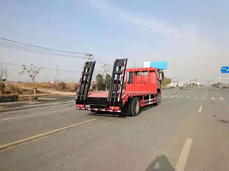 重汽豪沃新款平板運輸車