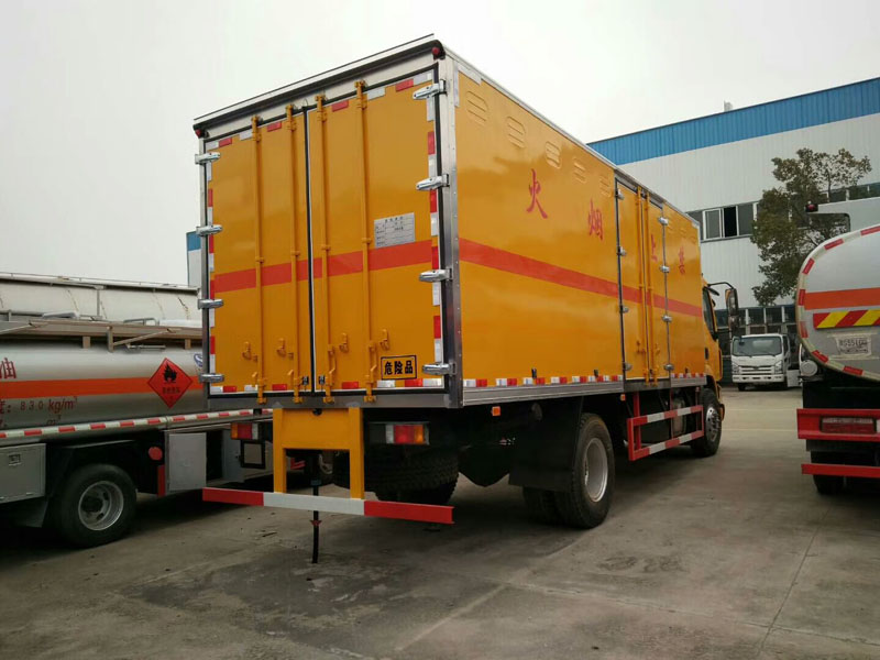 柳汽6.6米爆破器材運輸車