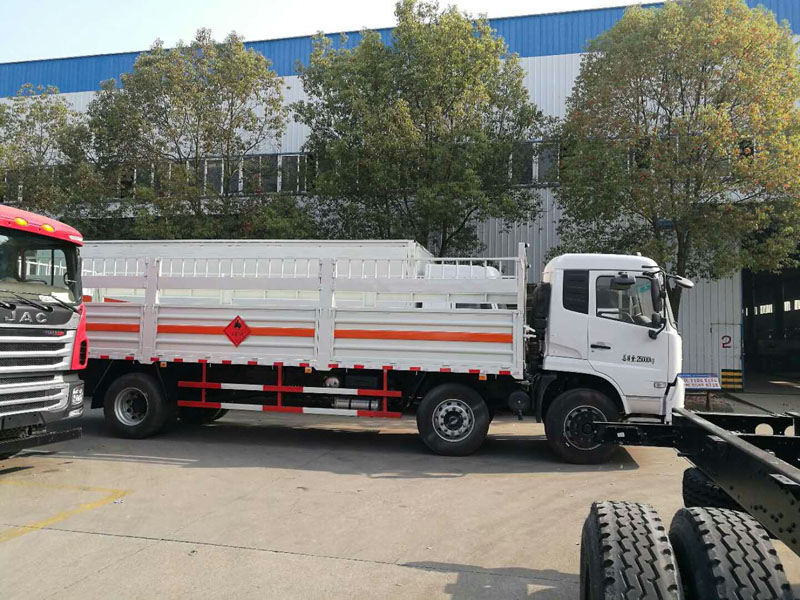 東風天錦8.6米氣瓶運輸車
