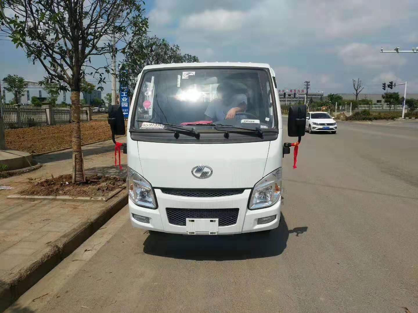 上汽躍進3.3米氣瓶運輸車