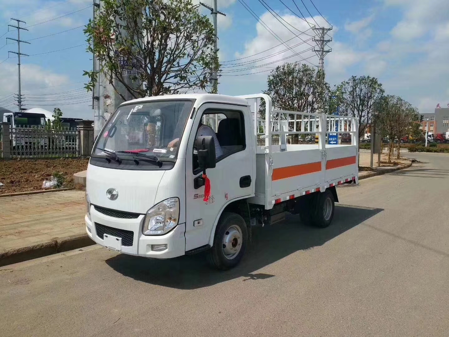 上汽躍進3.3米氣瓶運輸車