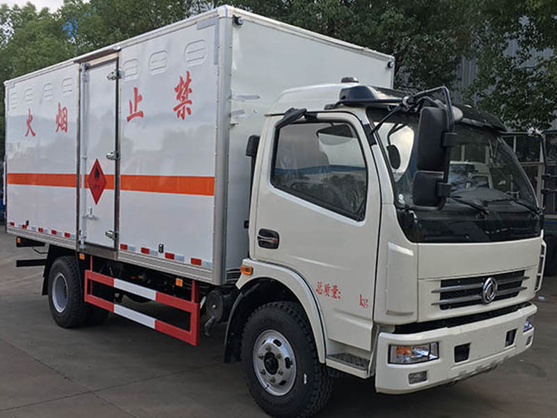 東風5.1米爆破器材車
