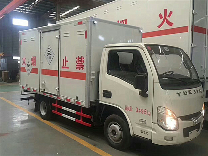 上汽躍進藍牌柴油版3.3米毒性感染性廂式車