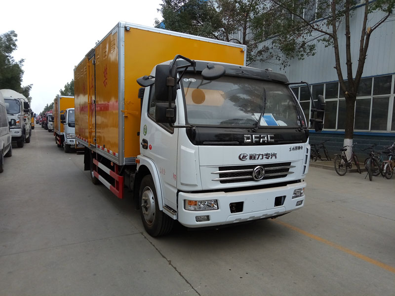東風多利卡5.1米毒性感染性廂式車