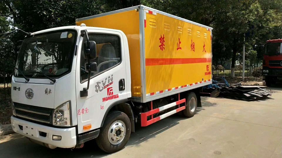 解放藍牌4.1米雜項危險品廂式運輸車