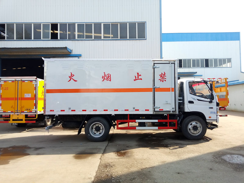 福田5.1米雜項危險品廂式車