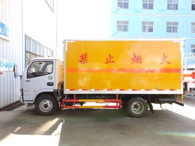 東風多利卡4.1米液體廂式車