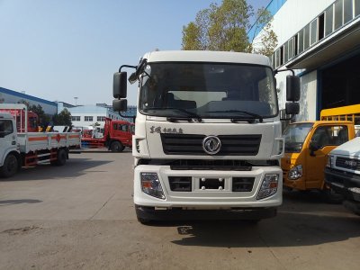 東風6.1米液體廂式車