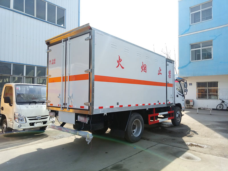 福田5.1米腐蝕品廂式車