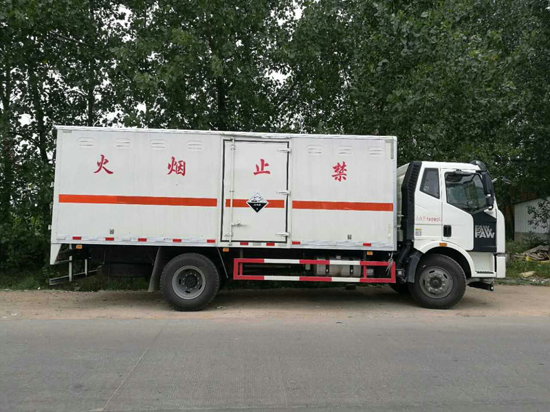解放6.2米腐蝕品廂式車
