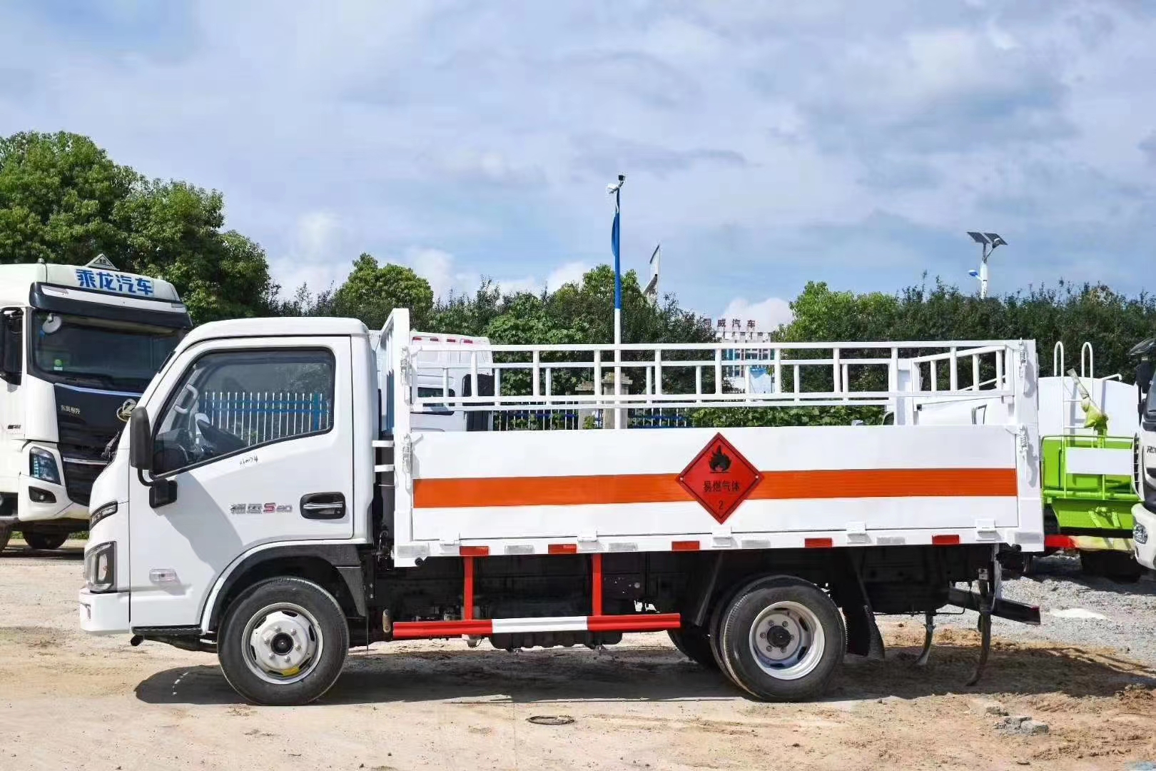 上汽躍進柴油版氣瓶運輸車