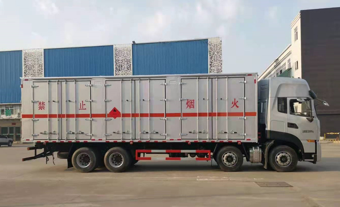 東風(fēng)天龍9.6米雜項(xiàng)危險(xiǎn)品廂式運(yùn)輸車
