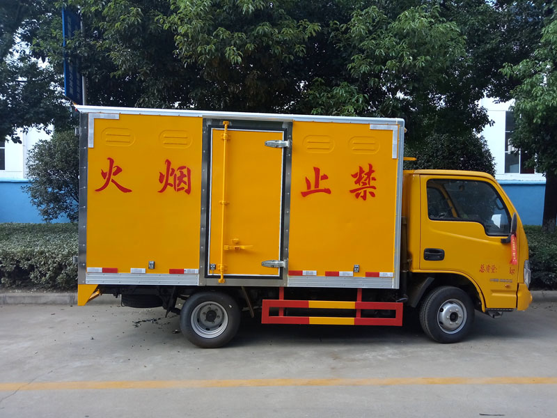上汽躍進3.3米藍牌柴油版雜項危險品廂式車