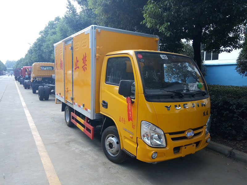 上汽躍進3.3米藍牌柴油版雜項危險品廂式車
