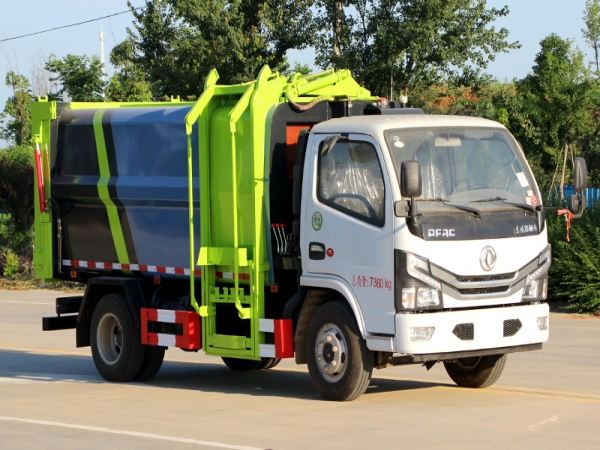 東風小多利卡廂式4.5方餐廚垃圾車