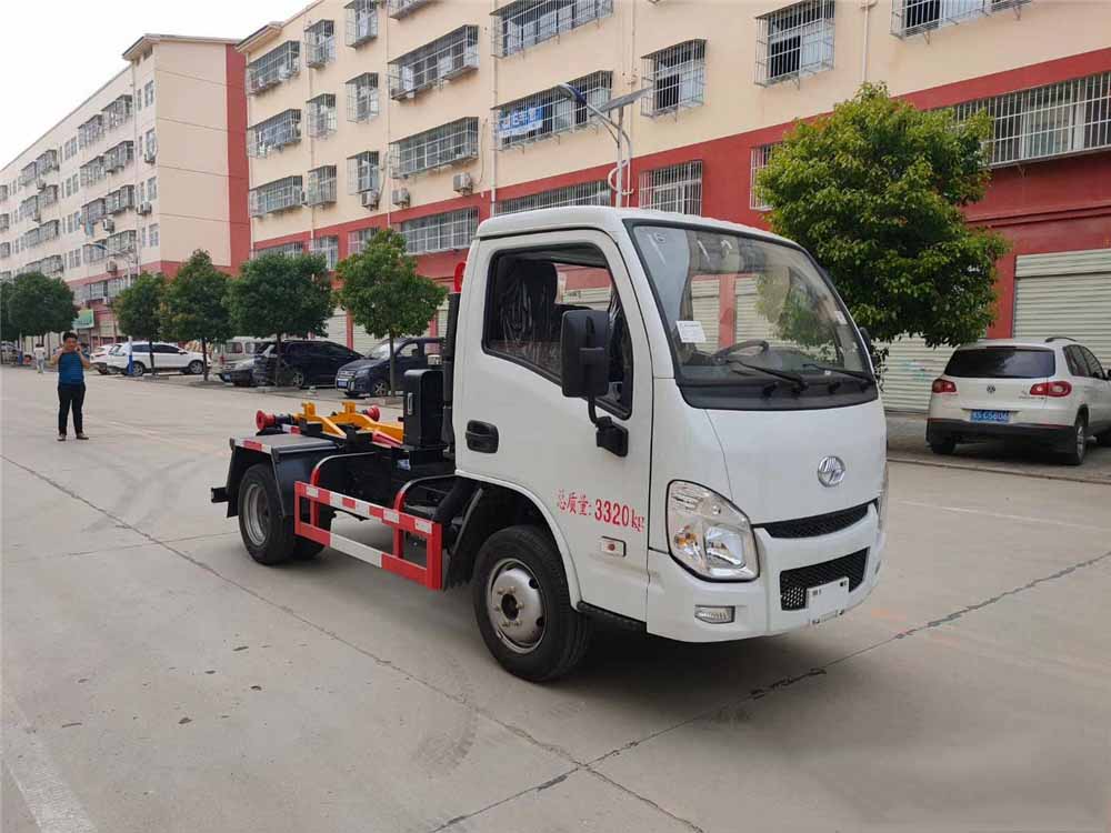 躍進(jìn)藍(lán)牌3方勾臂垃圾車(chē)