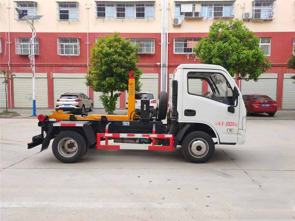 躍進(jìn)藍(lán)牌3方勾臂垃圾車(chē)