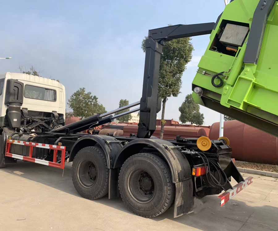 東風(fēng)天龍后雙橋18方勾臂套臂垃圾車