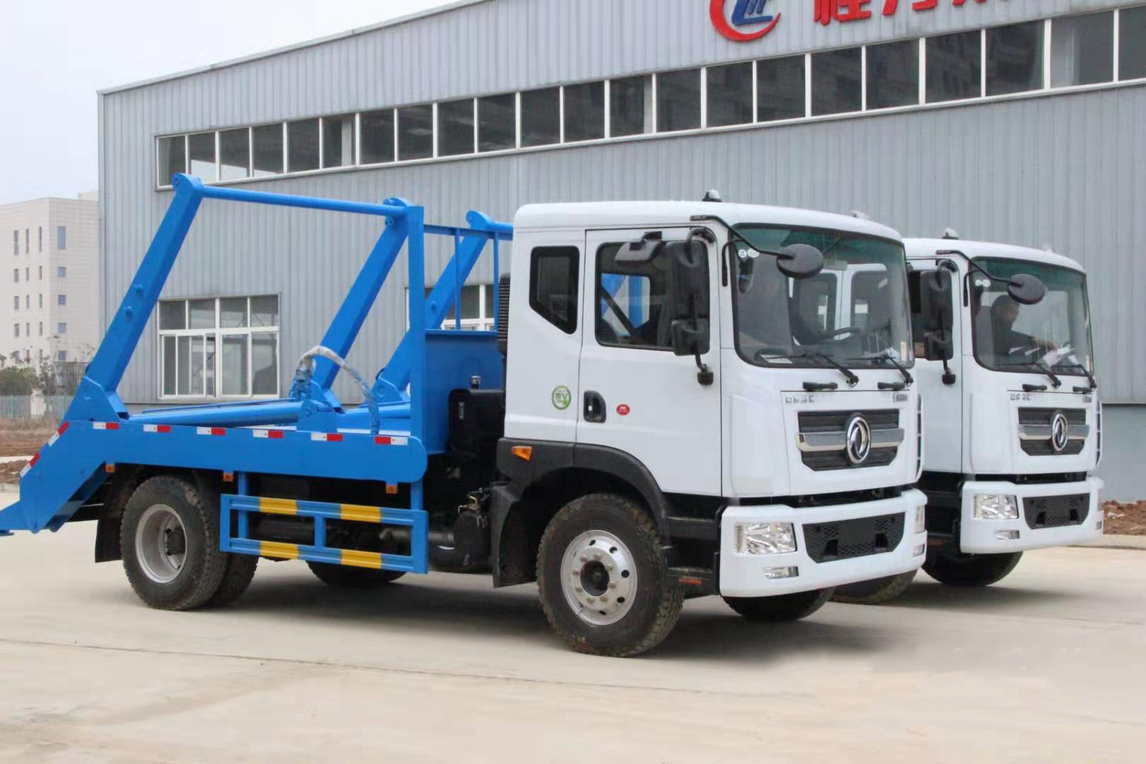 東風(fēng)D9/10方擺臂垃圾車(chē)