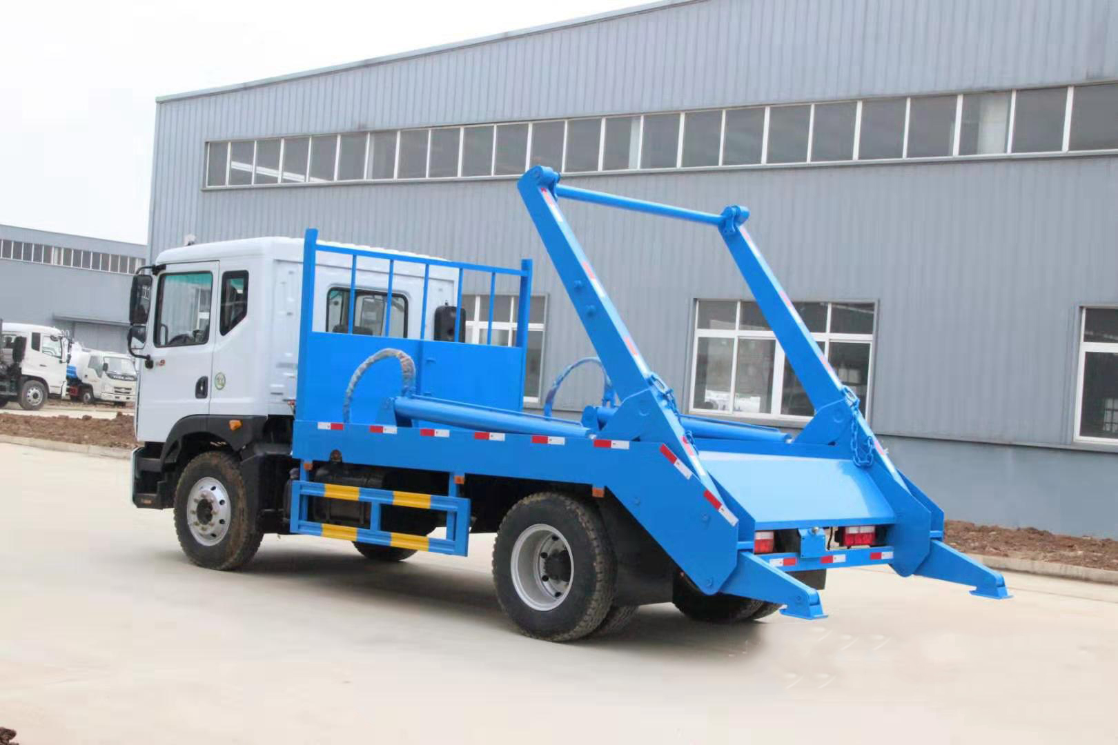 東風(fēng)D9/10方擺臂垃圾車(chē)