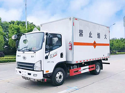 爆破器材車