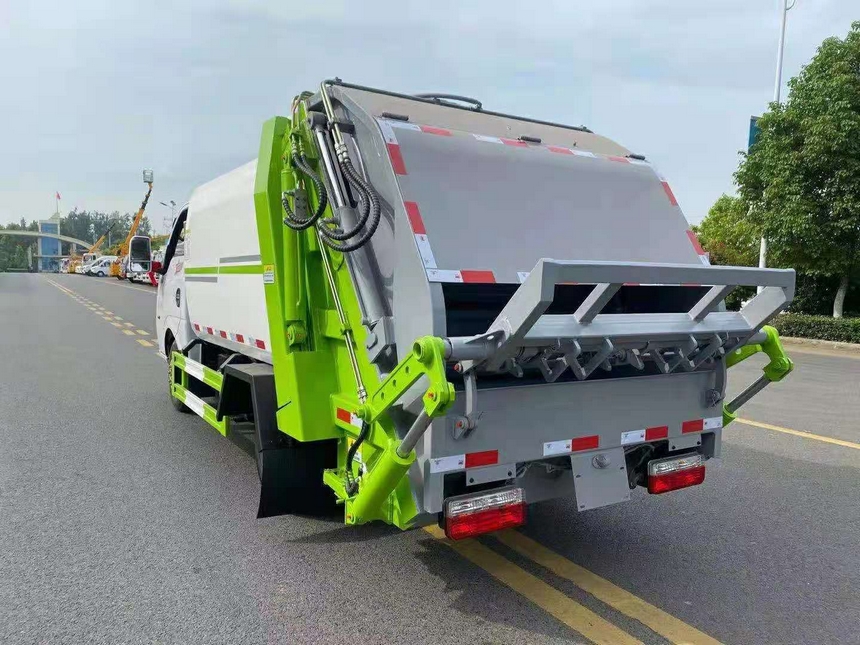 東風途逸地庫版藍牌壓縮垃圾車