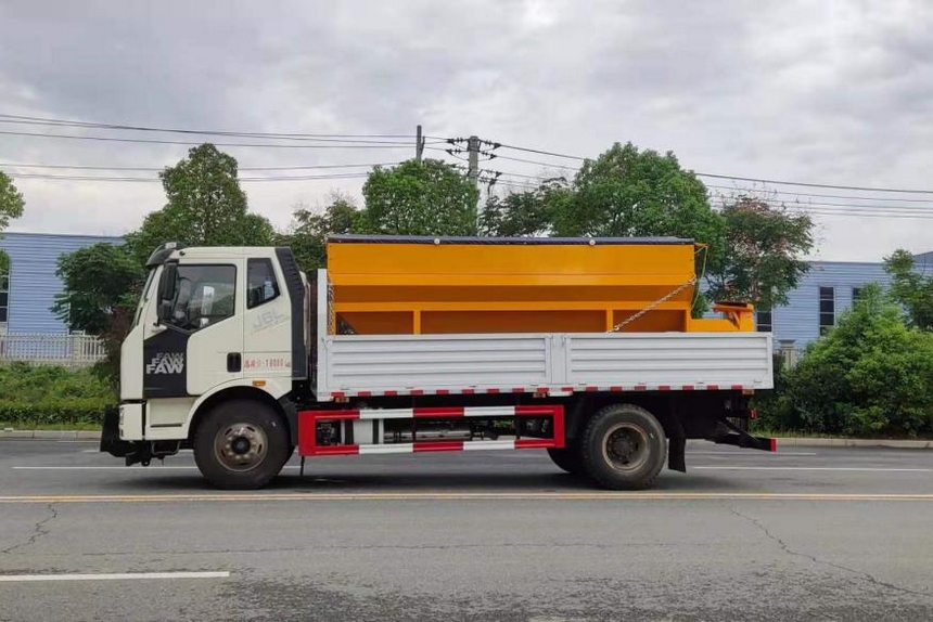 一汽解放除雪車/撒鹽車