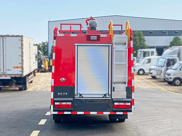 東風多利卡2.5噸水罐消防車