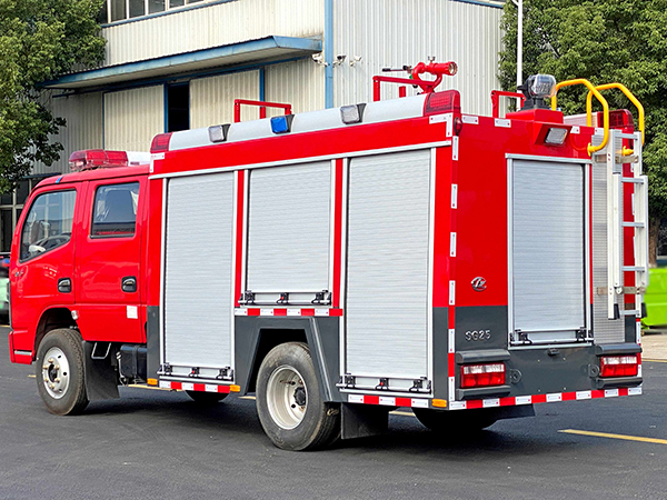 東風多利卡2.5噸水罐消防車