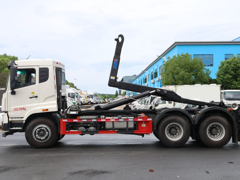 重汽豪沃后雙橋勾臂垃圾車